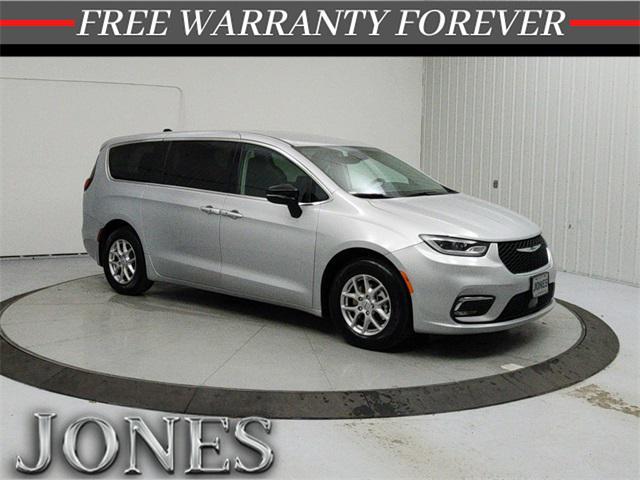 used 2024 Chrysler Pacifica car, priced at $32,276