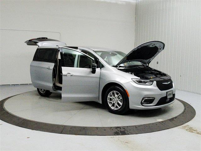 used 2024 Chrysler Pacifica car, priced at $30,209