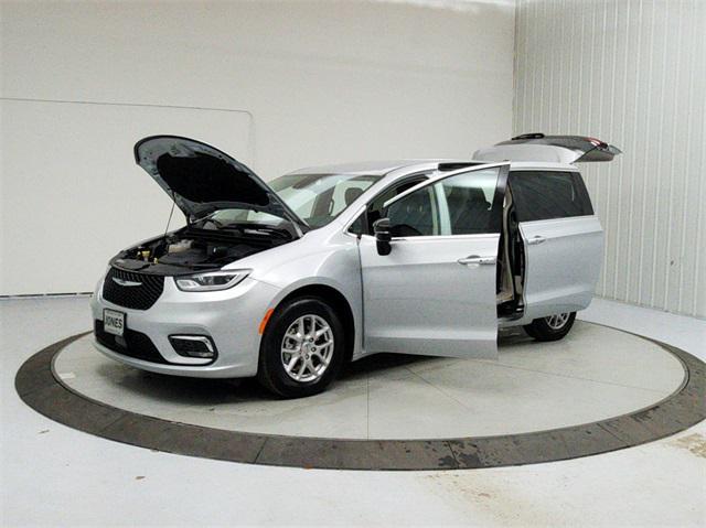 used 2024 Chrysler Pacifica car, priced at $30,209