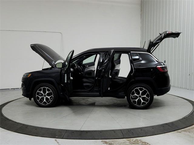 new 2025 Jeep Compass car, priced at $33,015