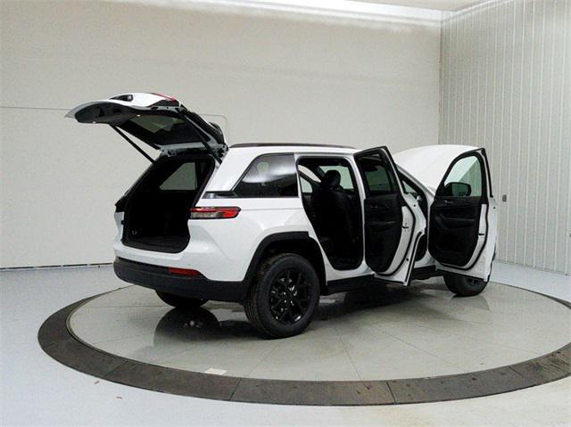 new 2025 Jeep Grand Cherokee car, priced at $42,738