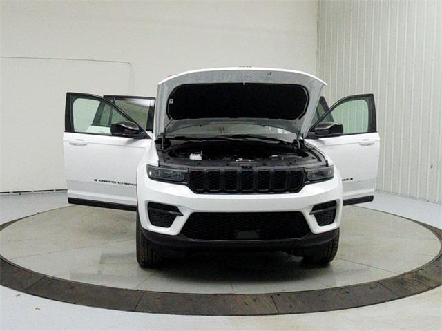 new 2025 Jeep Grand Cherokee car, priced at $42,738