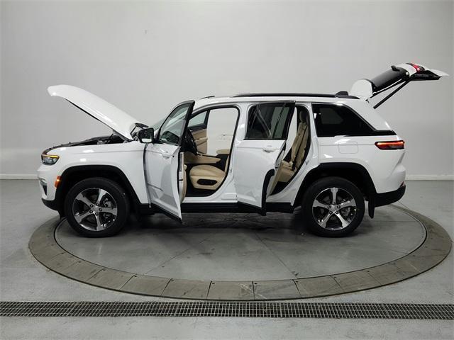 new 2024 Jeep Grand Cherokee car, priced at $54,137