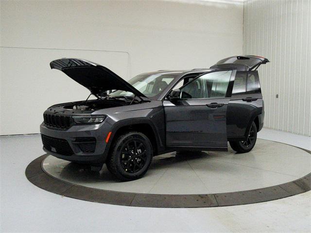 new 2025 Jeep Grand Cherokee car, priced at $43,274