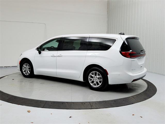 new 2024 Chrysler Pacifica car, priced at $36,569