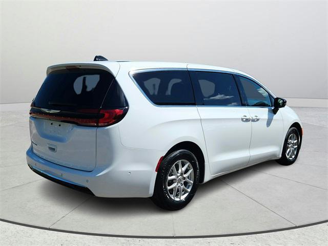 new 2024 Chrysler Pacifica car, priced at $40,953