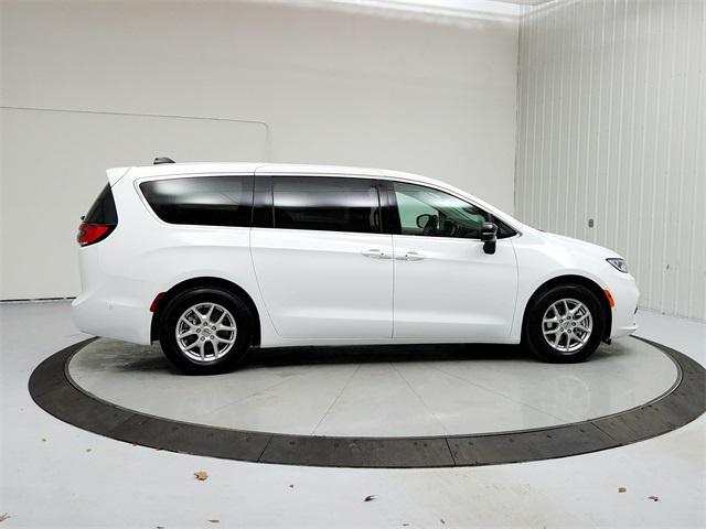 new 2024 Chrysler Pacifica car, priced at $36,569