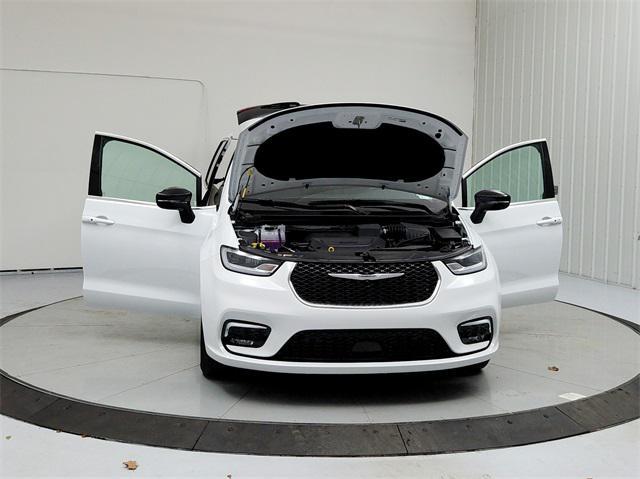 new 2024 Chrysler Pacifica car, priced at $36,569