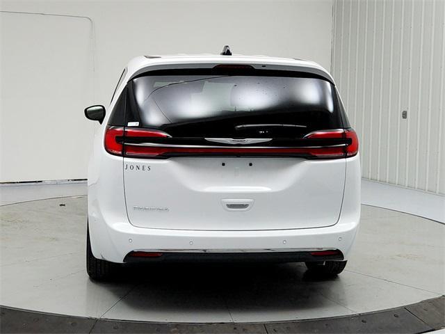 new 2024 Chrysler Pacifica car, priced at $36,569