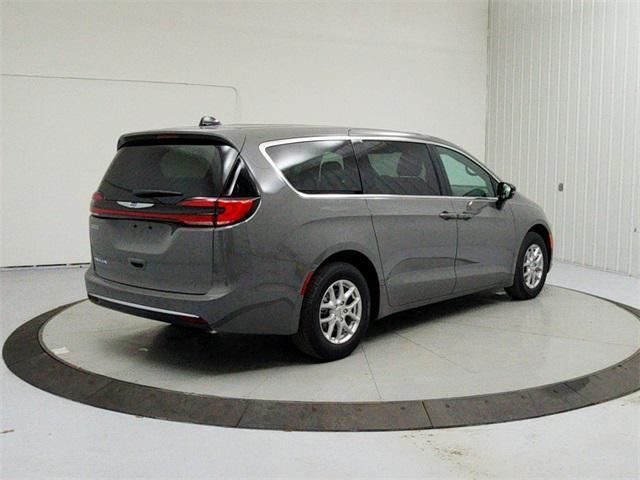 new 2025 Chrysler Pacifica car, priced at $40,217