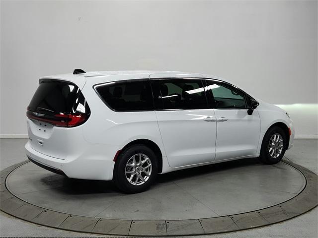 new 2024 Chrysler Pacifica car, priced at $40,638