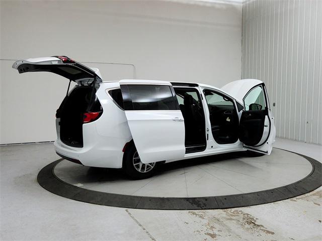 new 2025 Chrysler Pacifica car, priced at $40,592