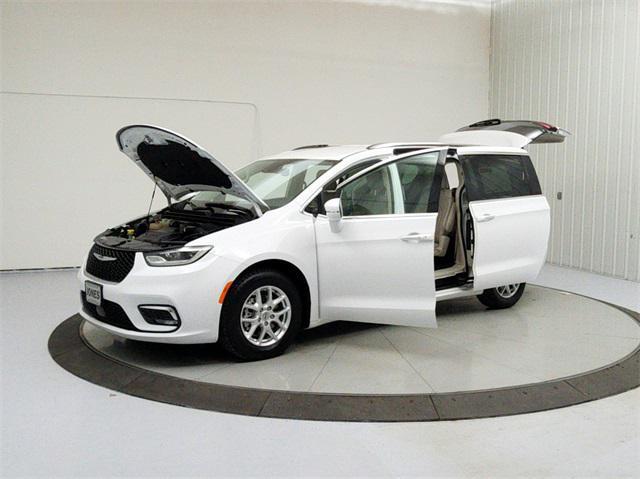 used 2021 Chrysler Pacifica car, priced at $20,784