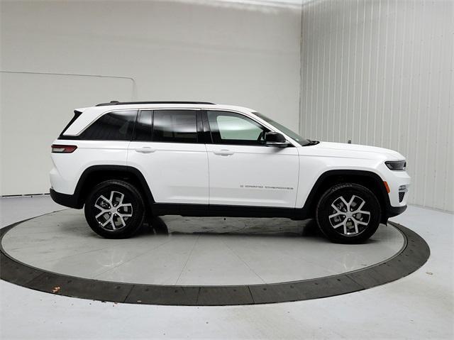 new 2025 Jeep Grand Cherokee car, priced at $44,647