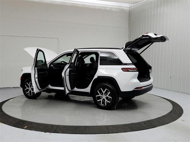 new 2025 Jeep Grand Cherokee car, priced at $44,647