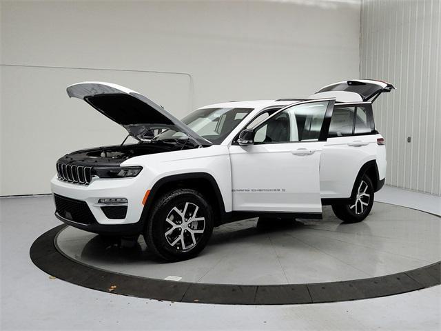 new 2025 Jeep Grand Cherokee car, priced at $44,647