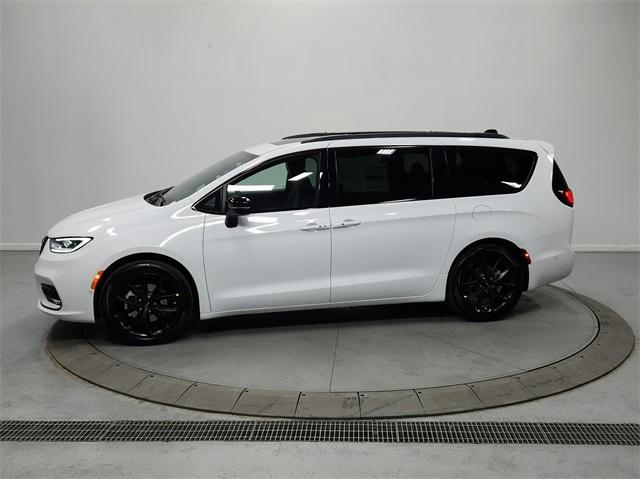 new 2024 Chrysler Pacifica car, priced at $51,477