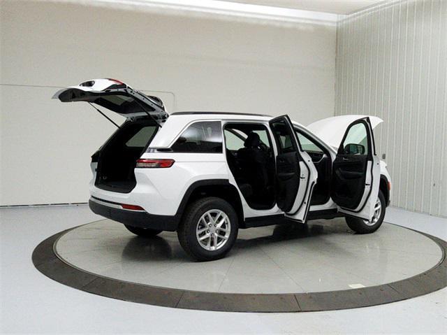 new 2025 Jeep Grand Cherokee car, priced at $38,820