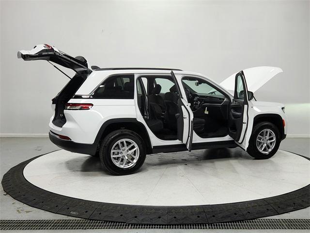 new 2024 Jeep Grand Cherokee car, priced at $35,550