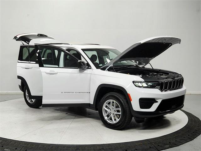 new 2024 Jeep Grand Cherokee car, priced at $35,550