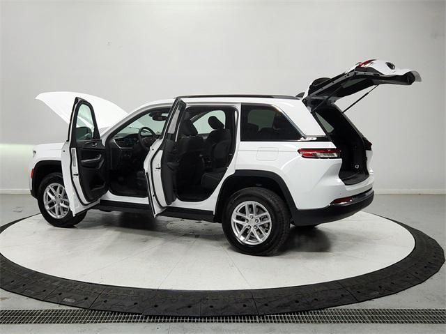 new 2024 Jeep Grand Cherokee car, priced at $35,550