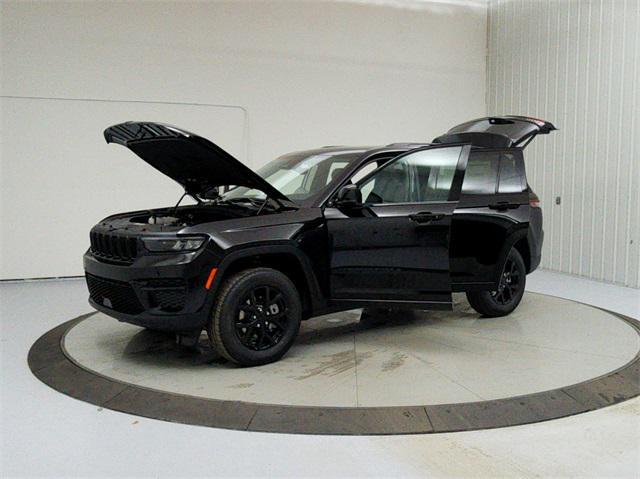 new 2025 Jeep Grand Cherokee car, priced at $43,274