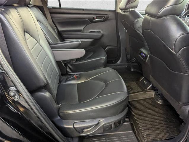 used 2024 Toyota Highlander car, priced at $39,289