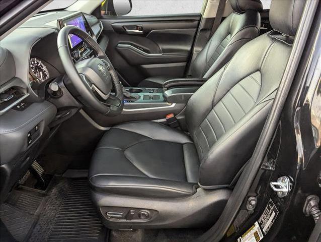 used 2024 Toyota Highlander car, priced at $39,289