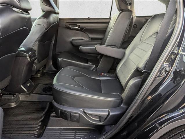used 2024 Toyota Highlander car, priced at $39,289