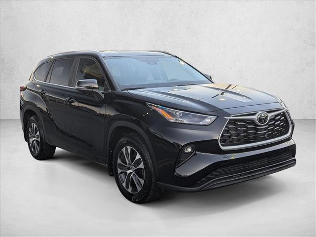 used 2024 Toyota Highlander car, priced at $39,289
