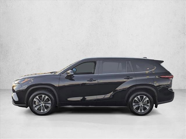 used 2024 Toyota Highlander car, priced at $39,289