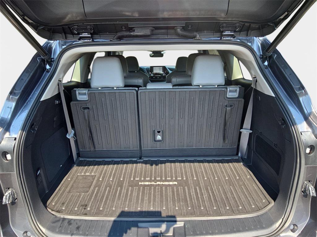 used 2022 Toyota Highlander Hybrid car, priced at $43,442