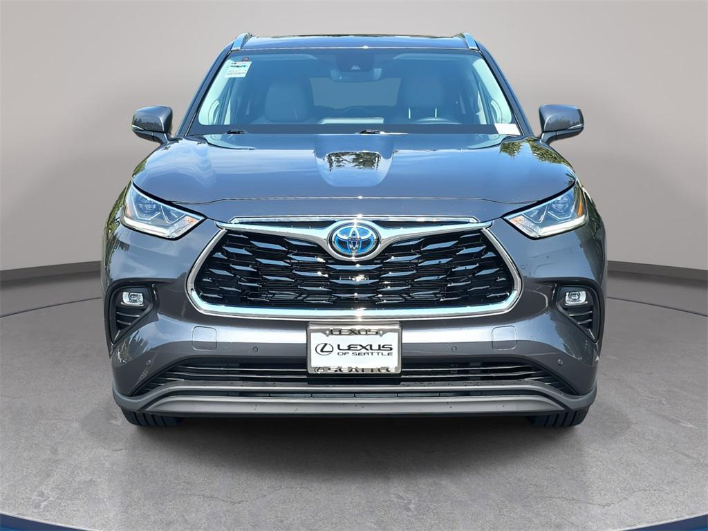 used 2022 Toyota Highlander Hybrid car, priced at $43,442