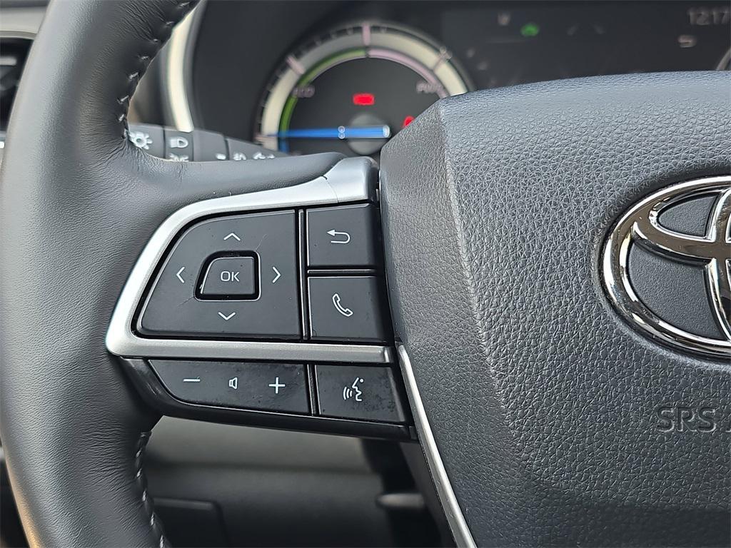 used 2022 Toyota Highlander Hybrid car, priced at $43,442