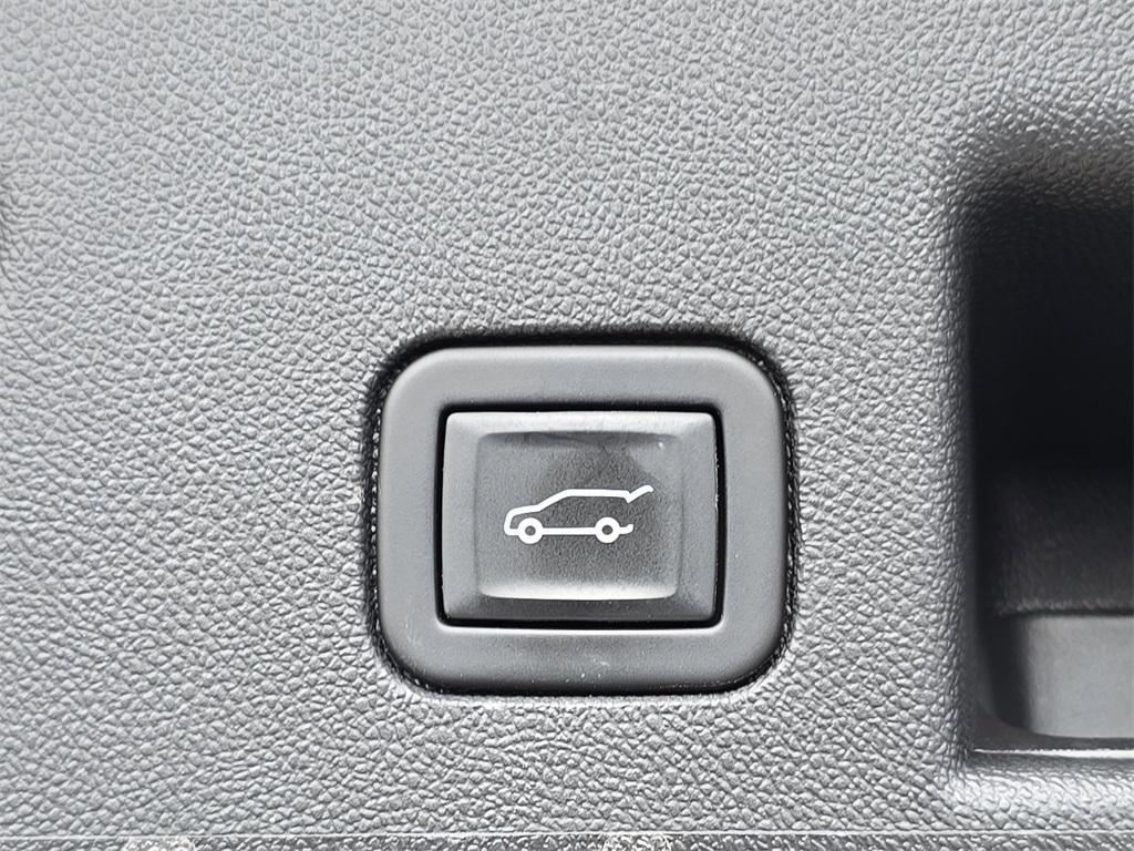 used 2023 Chevrolet Equinox car, priced at $25,693