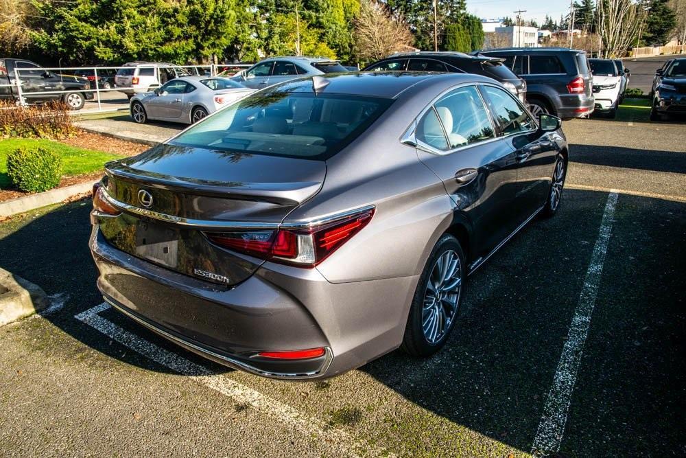 used 2021 Lexus ES 300h car, priced at $32,356