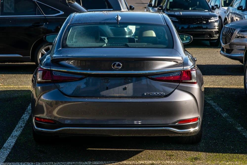 used 2021 Lexus ES 300h car, priced at $32,356