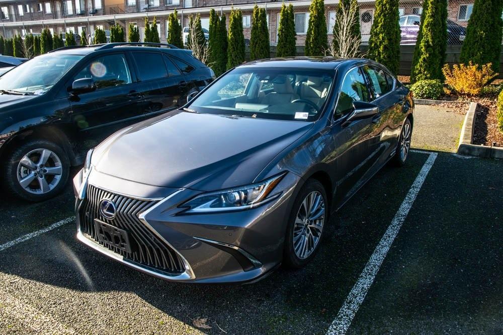 used 2021 Lexus ES 300h car, priced at $32,356