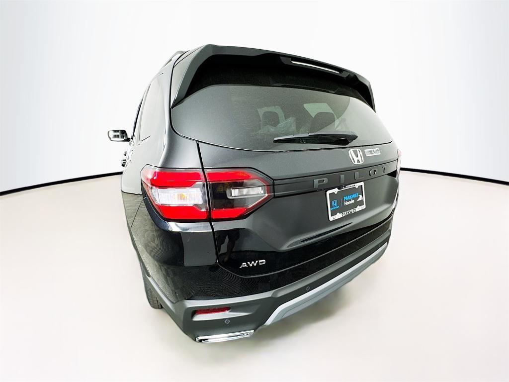 new 2025 Honda Pilot car, priced at $54,530