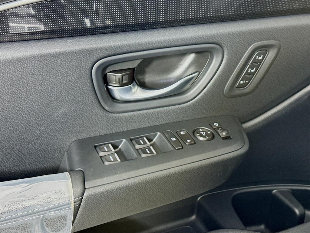 new 2025 Honda Pilot car, priced at $54,530
