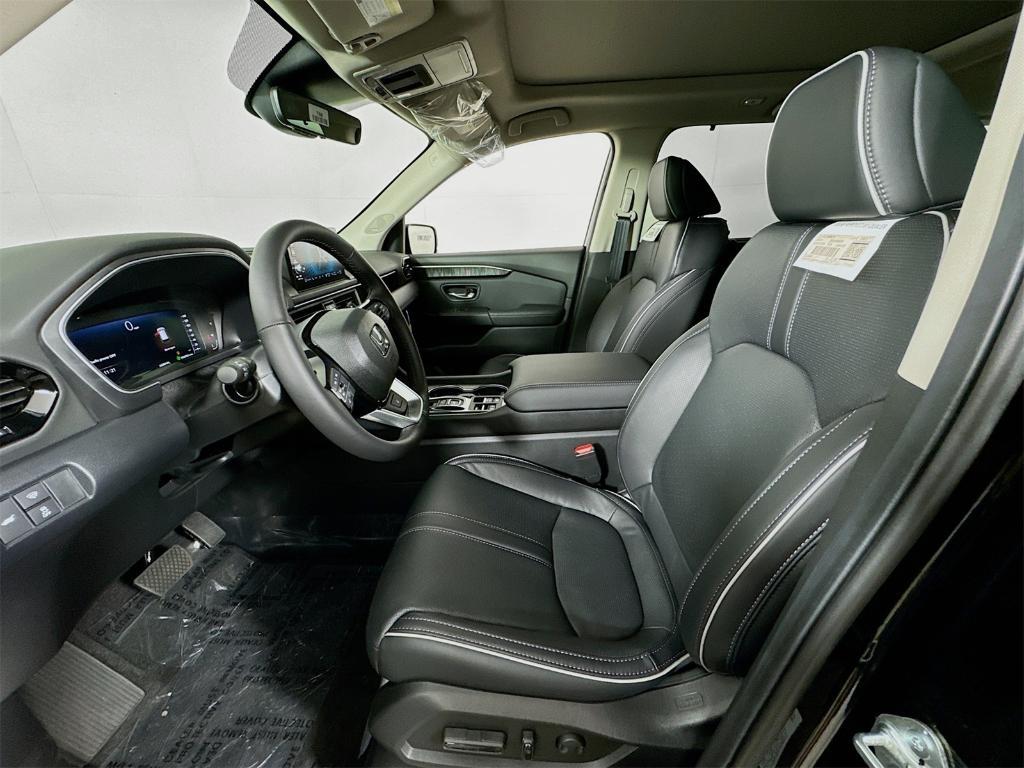 new 2025 Honda Pilot car, priced at $54,530