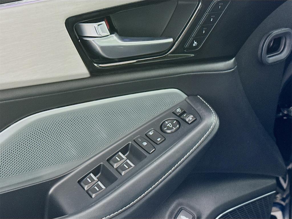 used 2025 Acura MDX car, priced at $51,898