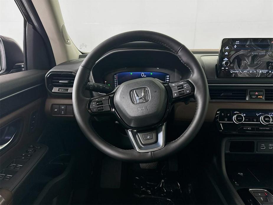 new 2025 Honda Pilot car, priced at $55,205