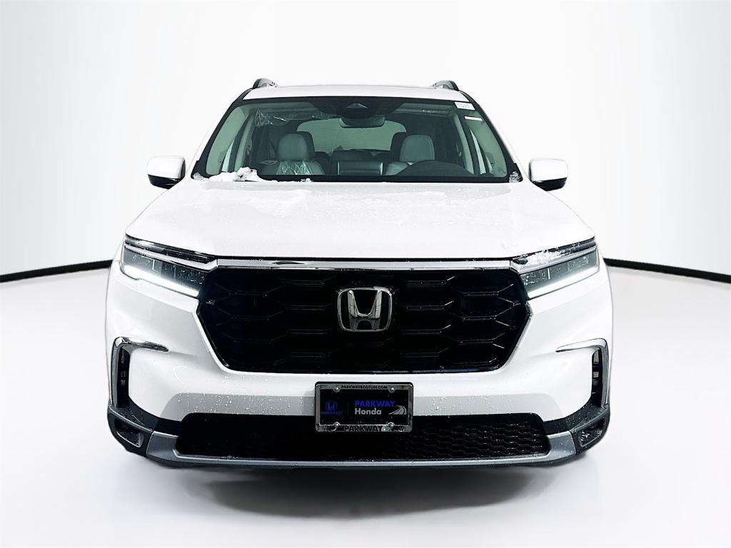 new 2025 Honda Pilot car, priced at $52,440