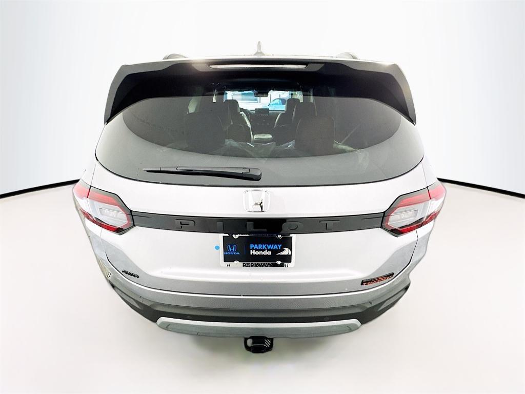 new 2025 Honda Pilot car, priced at $50,895