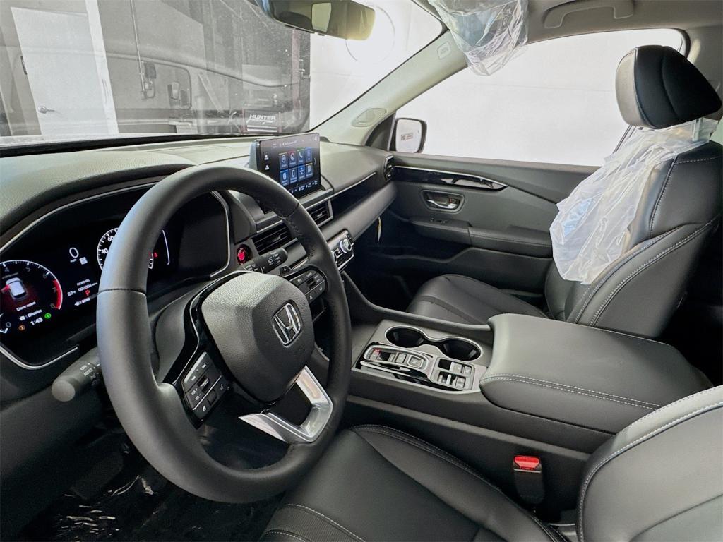 new 2025 Honda Pilot car, priced at $52,995