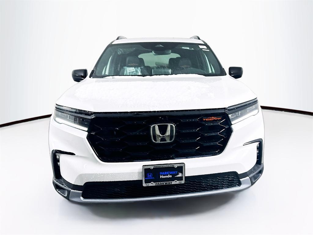 new 2025 Honda Pilot car, priced at $51,250