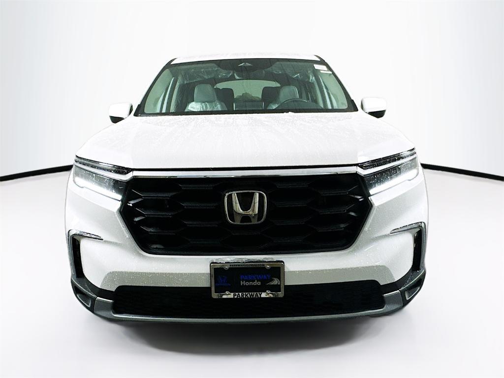 new 2025 Honda Pilot car, priced at $50,200