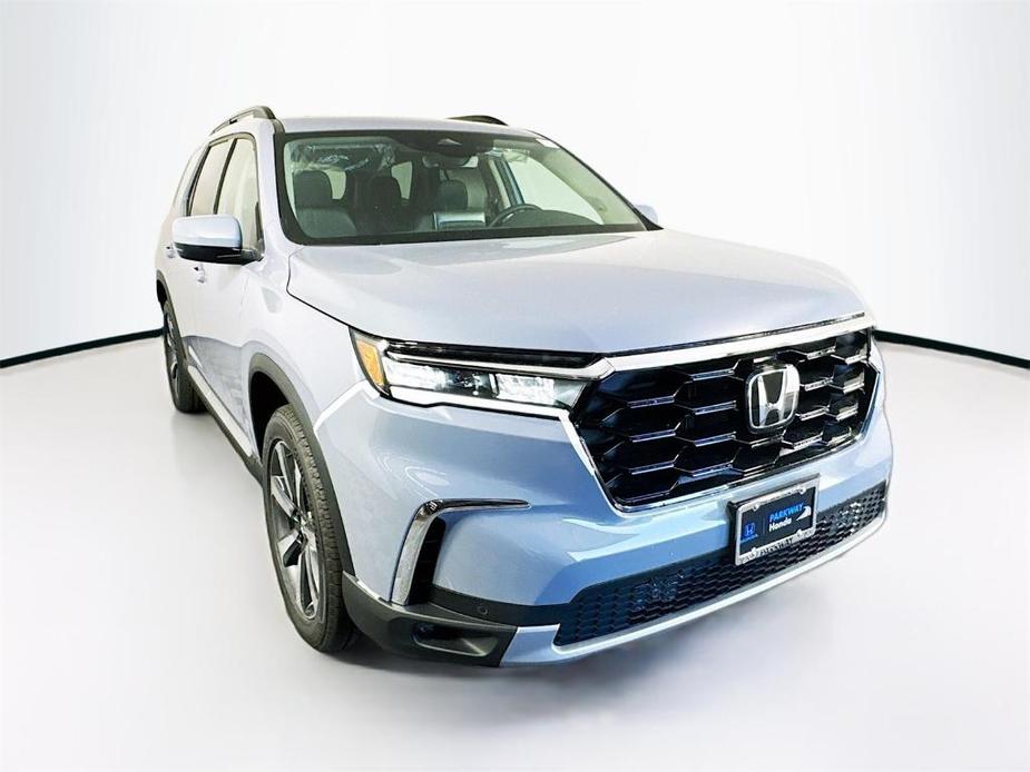 new 2025 Honda Pilot car, priced at $53,170