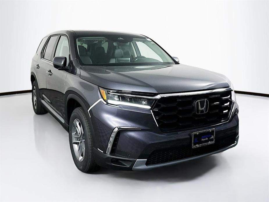 new 2025 Honda Pilot car, priced at $46,995